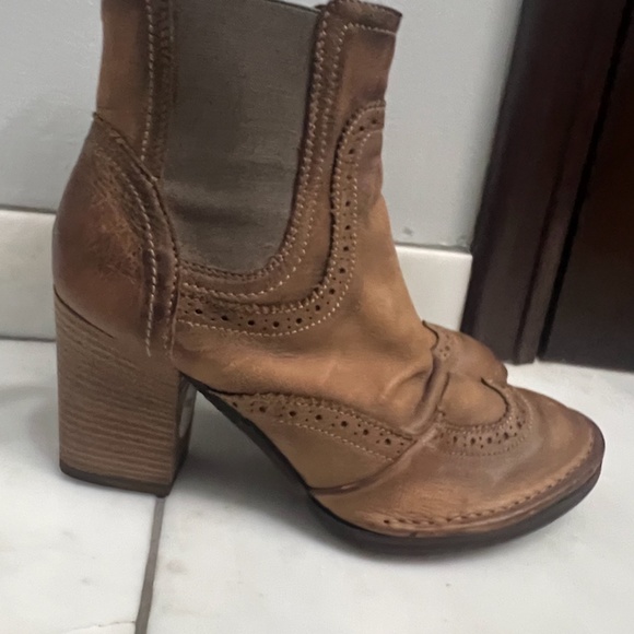 FRED SEGAL DISTRESSED LEATHER ANKLE BOOTIES, US SIZE 38, COGNAC BROWN - Picture 7 of 12